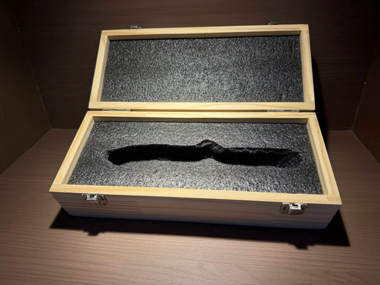 Blade: blue opal & Hilt: Shell and resin splicing